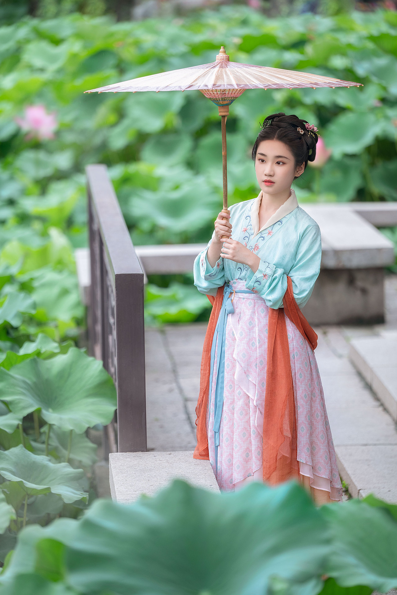 煙雨樓臺(tái)荷花池（圖ZMzE1MTM4ODEy） - 人像攝影 - 站酷設(shè)計(jì)師糊涂仙人LEO原創(chuàng)素材 - 站酷ZCOOL