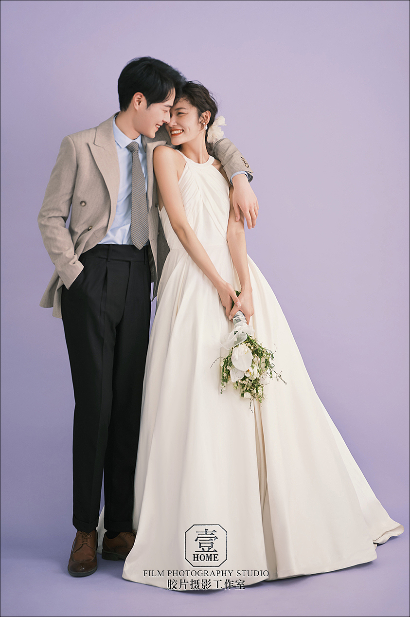 婚纱照选一个紫色的背景,不要太好看哇