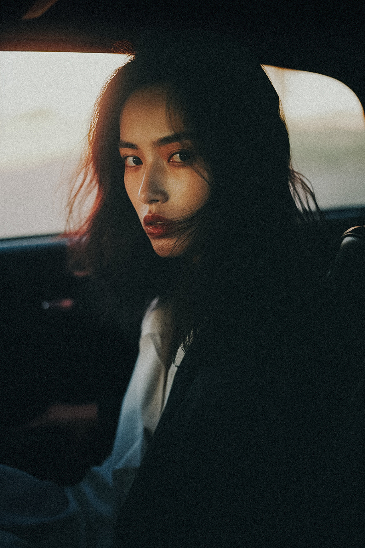 flowerpunk Female in car [Midjourney+Ps]（图ZMzU3NDk2MDE2） - AI作品 - 站酷设计师LoHoo吕灏原创素材 - 站酷ZCOOL