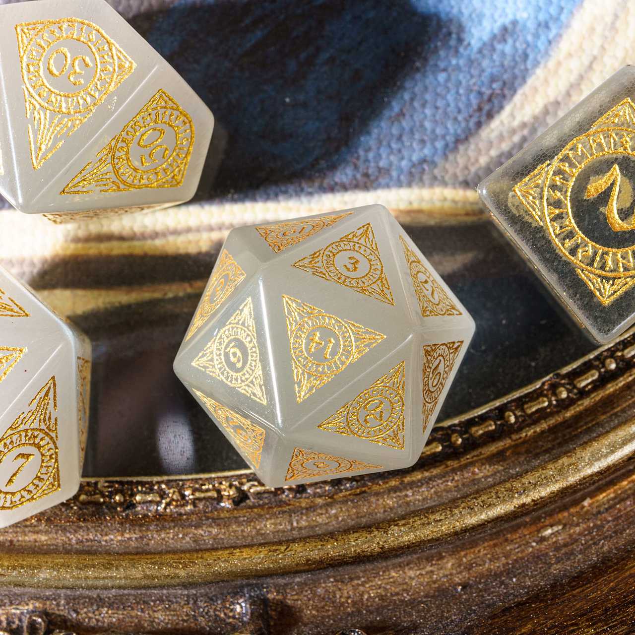 亚马逊骰子（图ZMzQ1MDE2NjMy） - 人像摄影 - 站酷设计师老猫枕咸鱼呀原创素材 - 站酷ZCOOL