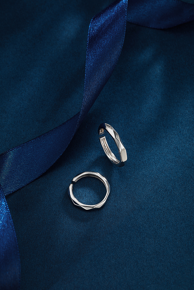 电商饰品拍摄 一波蓝底 925银项链 银戒指 耳钉 胸针（图ZMzQyNDYwODEy） - 产品摄影 - 站酷设计师广州小韩原创素材 - 站酷ZCOOL