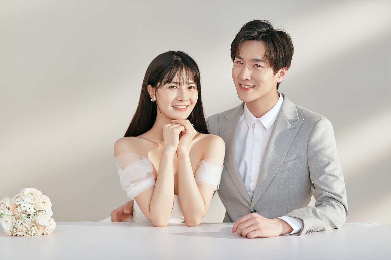 越简单越高级,结婚必拍的极简光影婚纱照