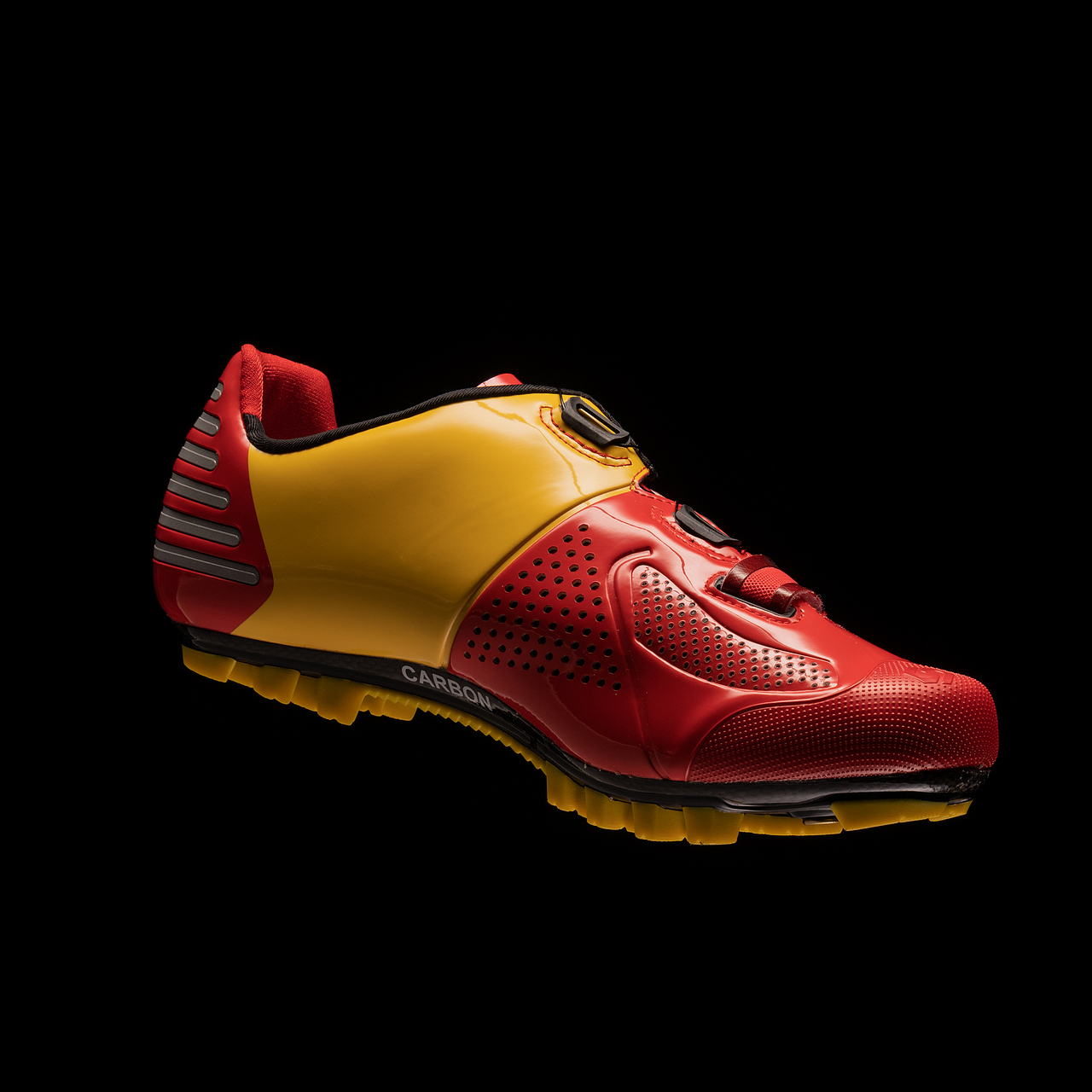 骑行鞋黑底拍摄案例