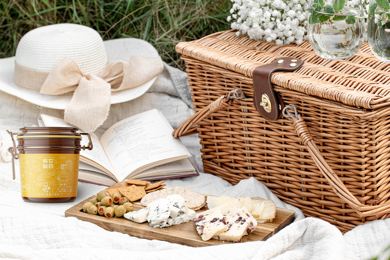 熊它酸奶-饮品品牌地标线性插画瓶身包装设计