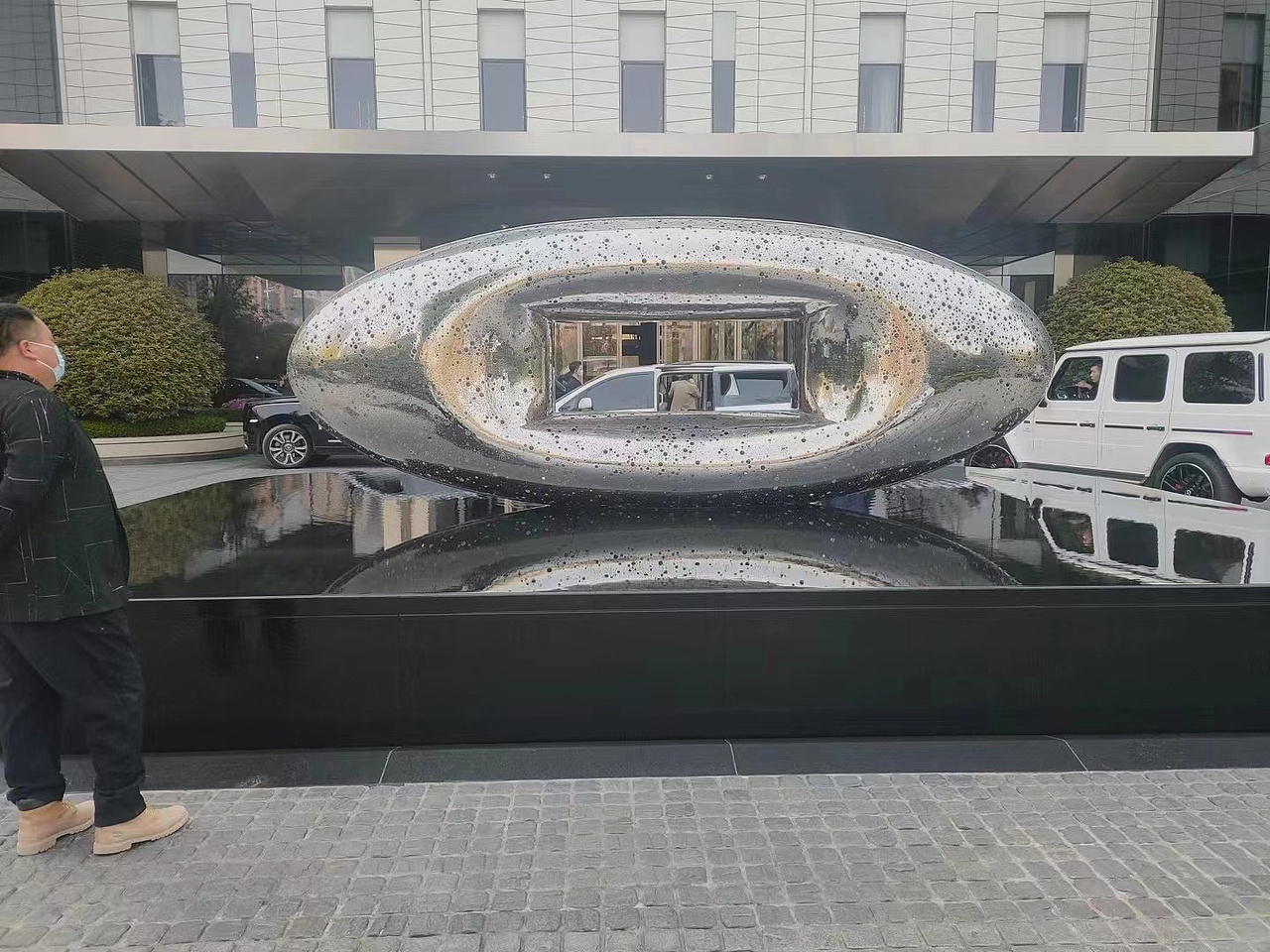 纯手工锻造曲面不锈钢椭圆球雕塑可装灯带发光效果