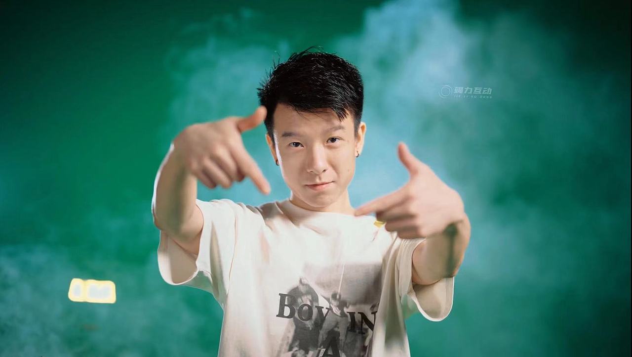 来看看烟雾下的格莱美慢镜头拍摄，质感如何，欢迎评价