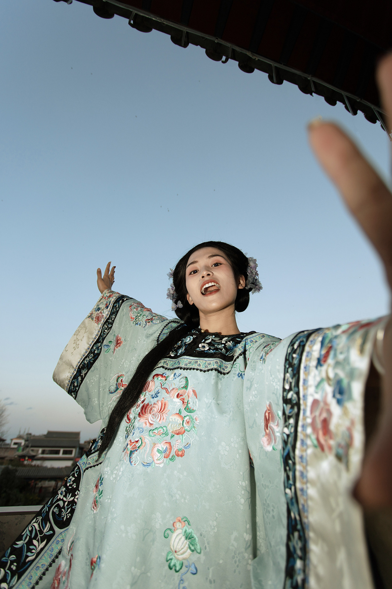 四角天空 走不出的红墙绿砾 古风摄影 清汉女 国风美学（图ZMzYxOTIxNTY4） - 人像摄影 - 站酷设计师Cc成晨原创素材 - 站酷ZCOOL