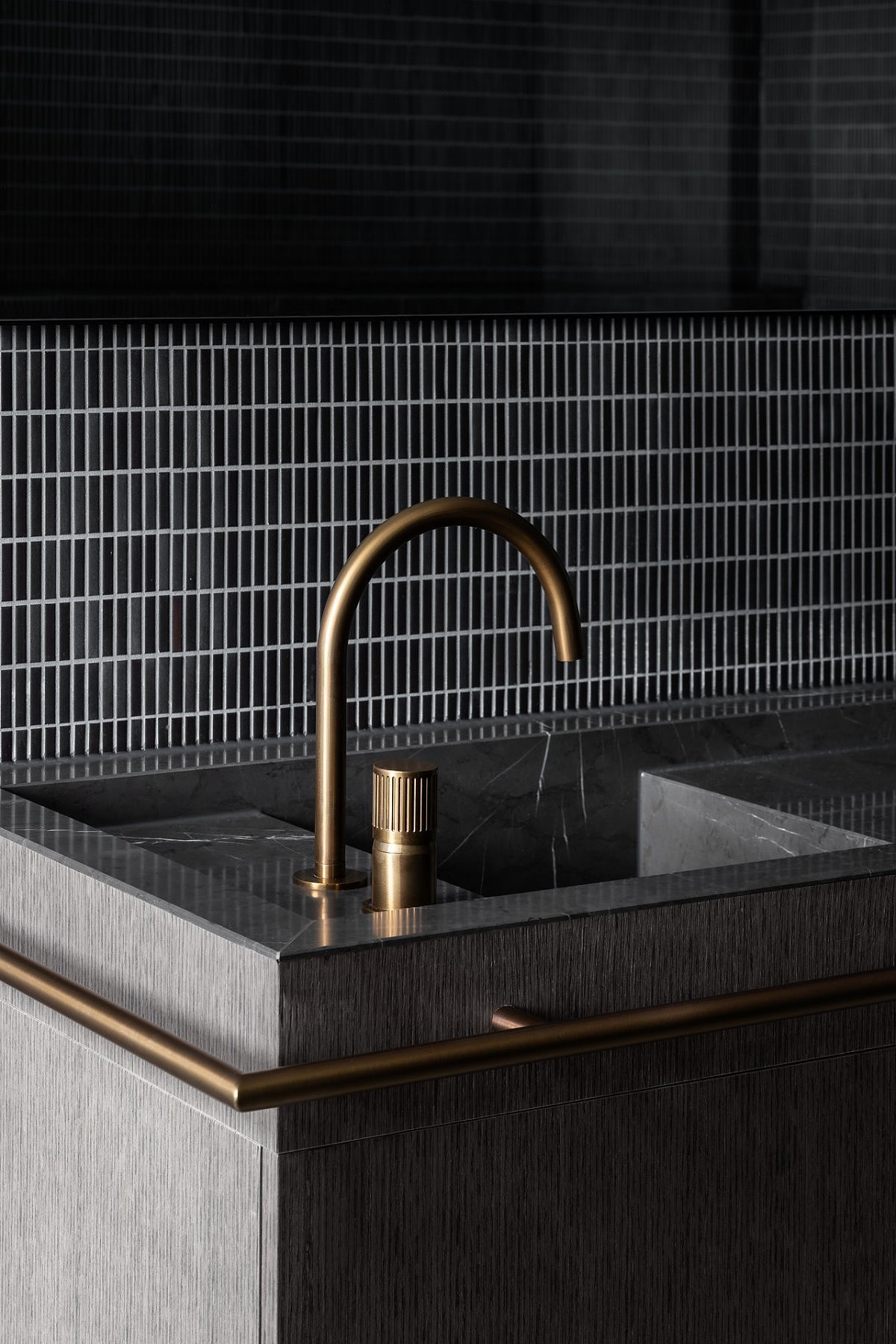 家装设计案例鉴赏——现代轻奢风住宅装修设计中性简约