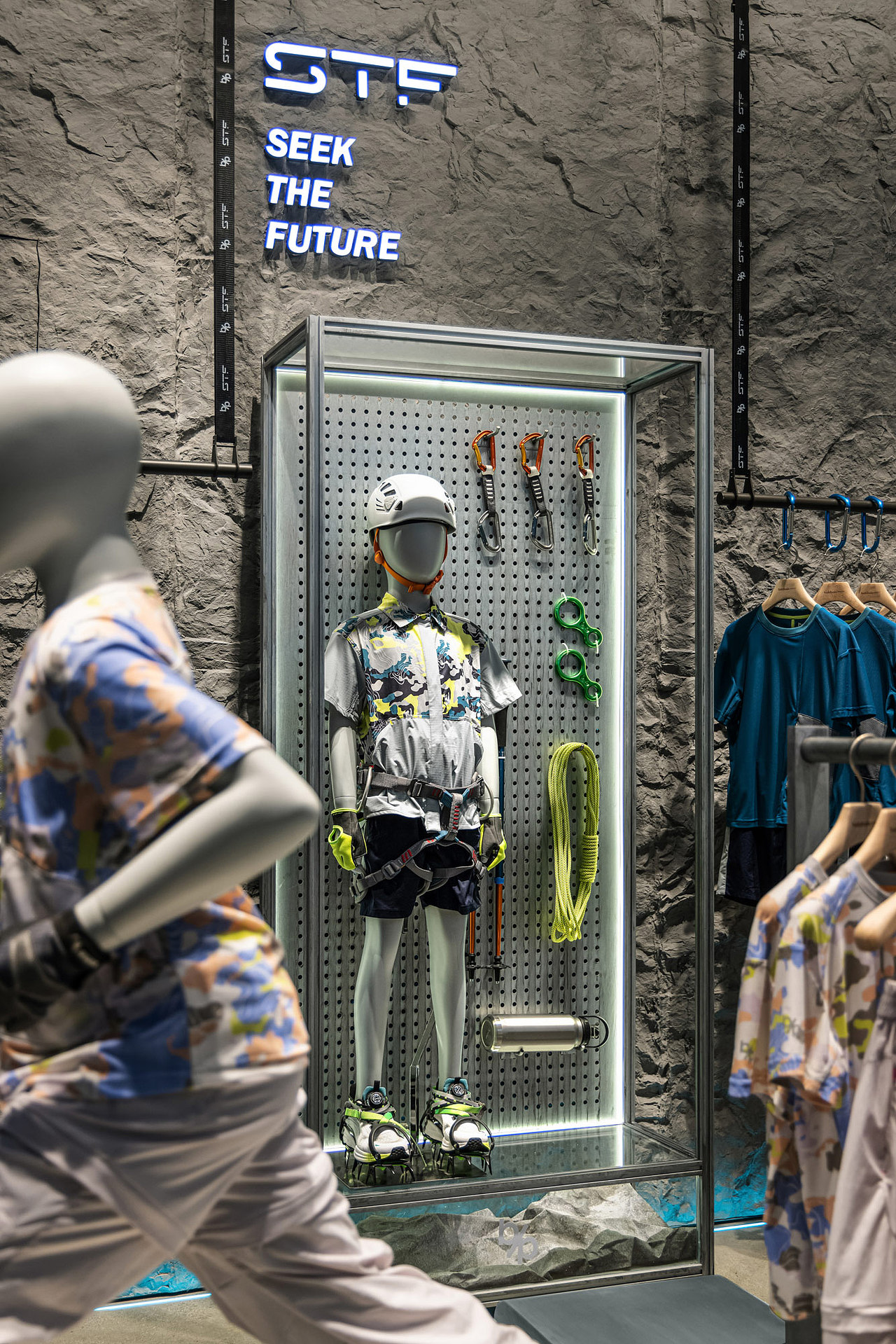 巴拉巴拉童装b/p长沙IFS国金店，探索科技与时尚的边界