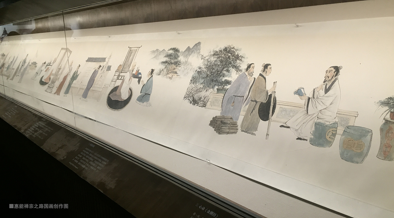 惠能禅宗之路设计稿六祖行迹图
惠能禅宗六祖:被尊为禅宗六祖的曹溪惠能大师,对中国佛教以及禅宗的弘化具有深刻和坚实的意义。惠能得到五祖弘忍传授衣钵,继承了东山法脉并建立了南宗,弘扬“直指人心,见性成佛”的顿教法门。他弘化于岭南,对边区以及海外文化,也具有一定的启迪和影响,王维《能禅师碑铭》谓其:“实助皇王之化”;同时也引起了中原皇室的尊重和供养,皇室屡次迎请惠能进宫,并为其建寺造塔。在滑台大云寺的无遮大会之后,通过对南北是非的辩论,奠定了曹溪禅在禅宗的地位。在惠能入灭一百年后,禅者已非曹溪不足以谈禅。六祖慧能禅宗之路画卷手稿