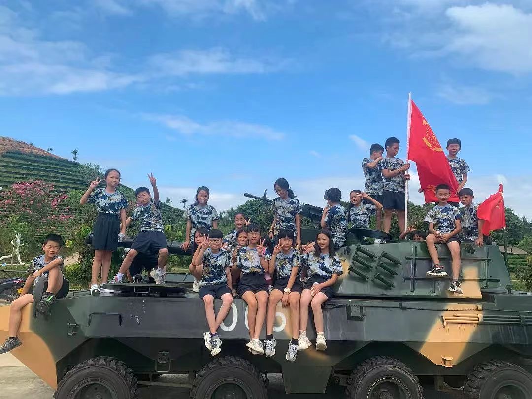 云南现代武器模型制作工厂