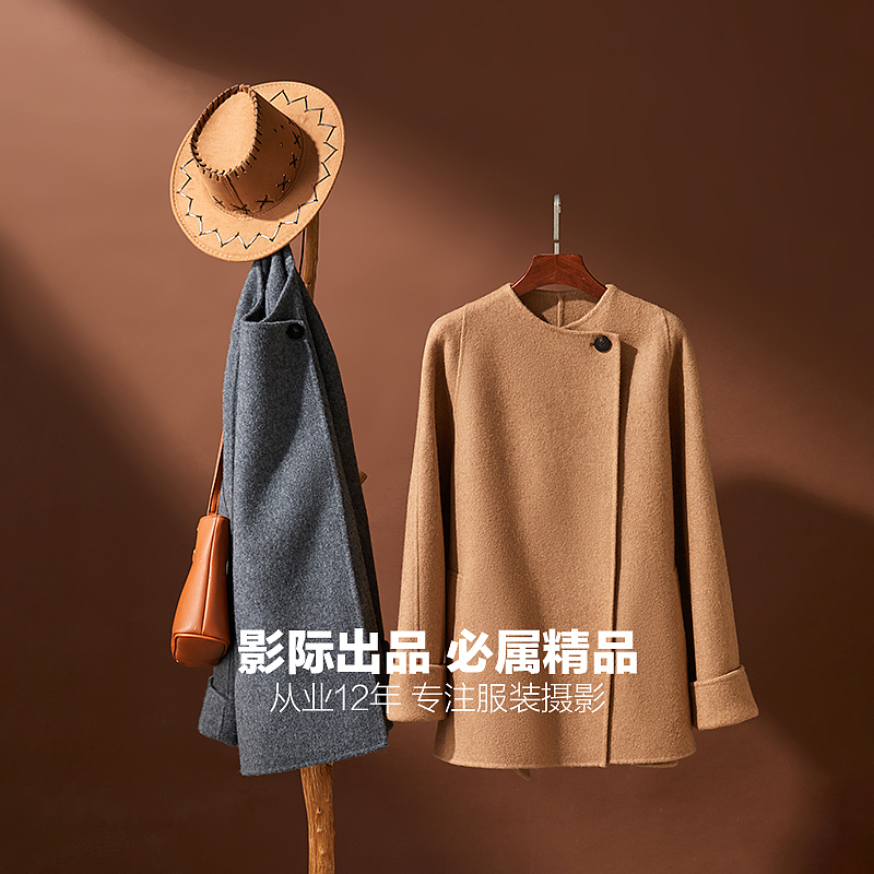 咖啡底的妮子大衣衫#场景创意拍#平铺挂拍（图ZMzIyNzQzNTAw） - 产品摄影 - 站酷设计师童装服装电商摄影原创素材 - 站酷ZCOOL