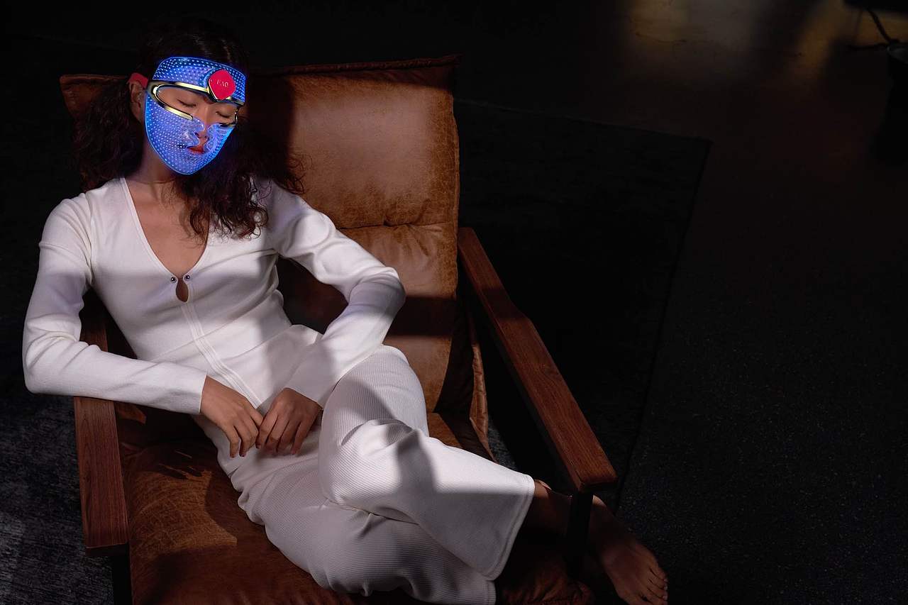 foreo发光面罩拍摄（图ZMzQyOTEwMzIw） - 人像摄影 - 站酷设计师关木Jerome原创素材 - 站酷ZCOOL