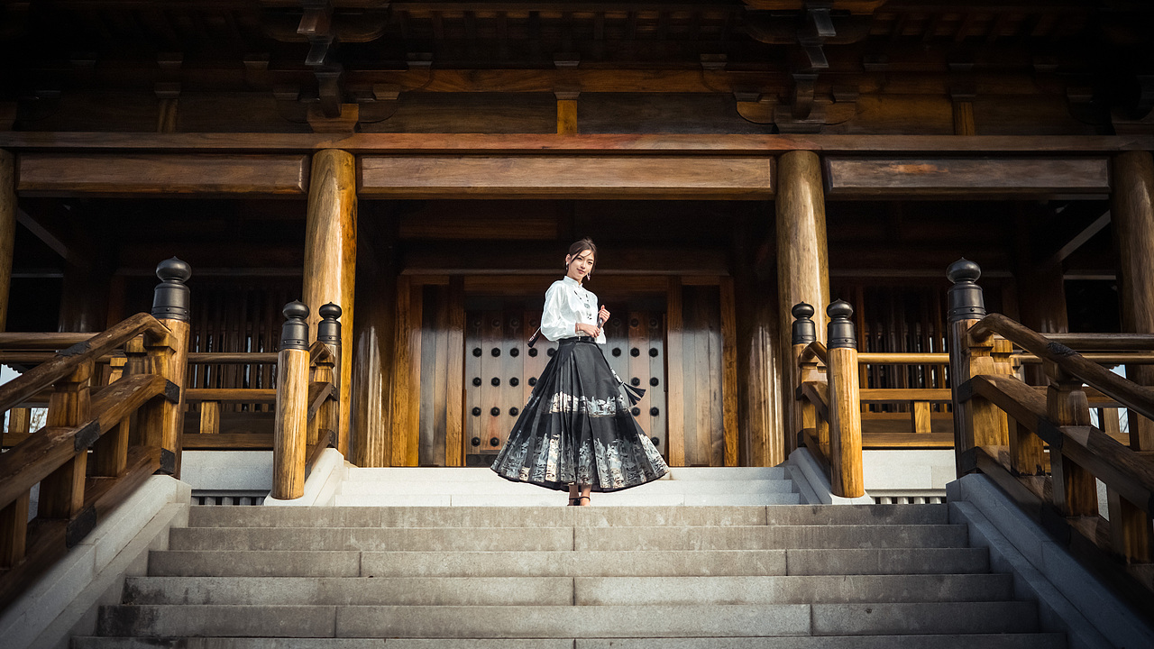 宝山寺X马面裙｜富士xh2（图ZMzU2NTAxMTE2） - 人像摄影 - 站酷设计师岛的失眠所原创素材 - 站酷ZCOOL