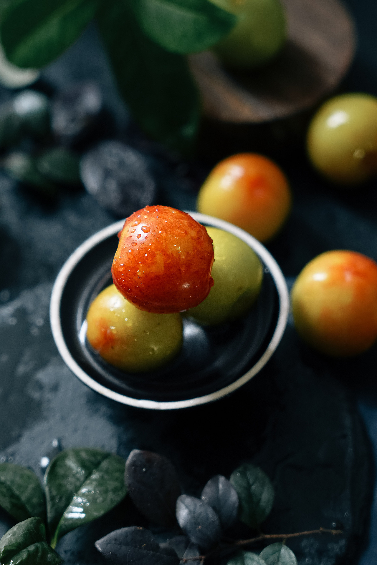 浮甘瓜于清泉，沉朱李于寒水