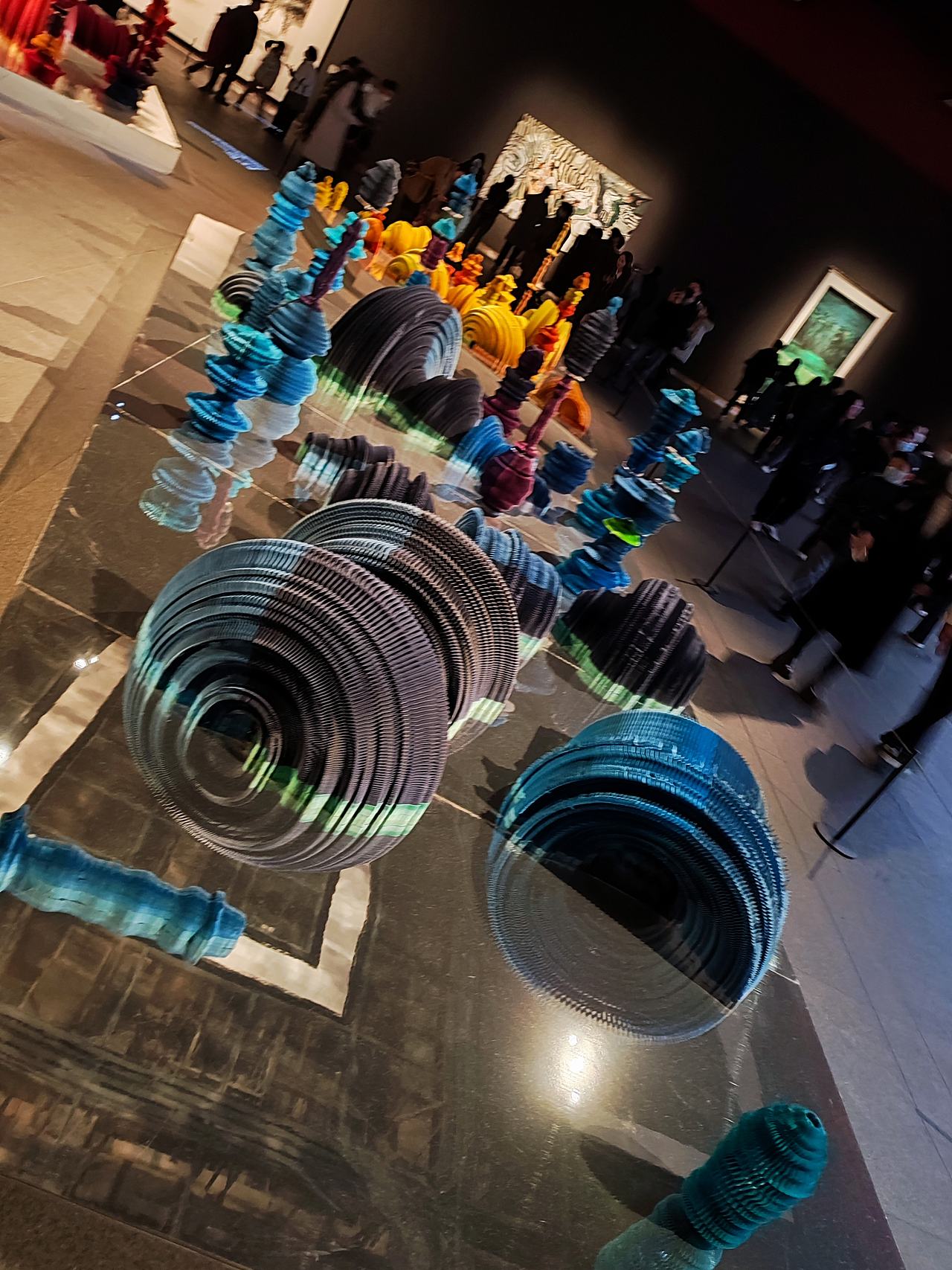 山东美术馆2022“共生世界”双年展现场作品拍摄（图ZMzMwNDcwMjMy） - 人文/纪实摄影 - 站酷设计师慢食光原创素材 - 站酷ZCOOL