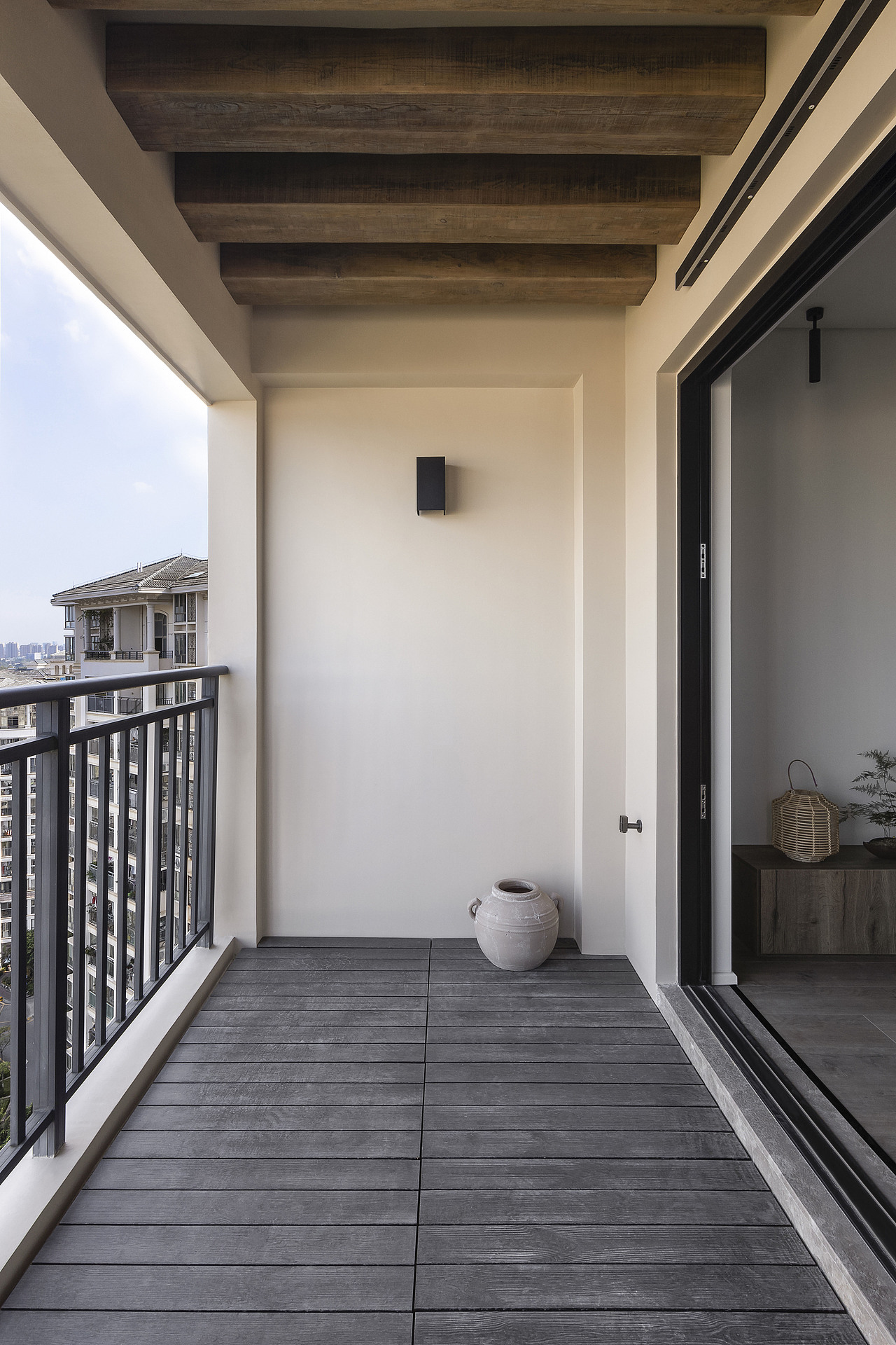 保留户外阳台,不封窗,亲近自然.