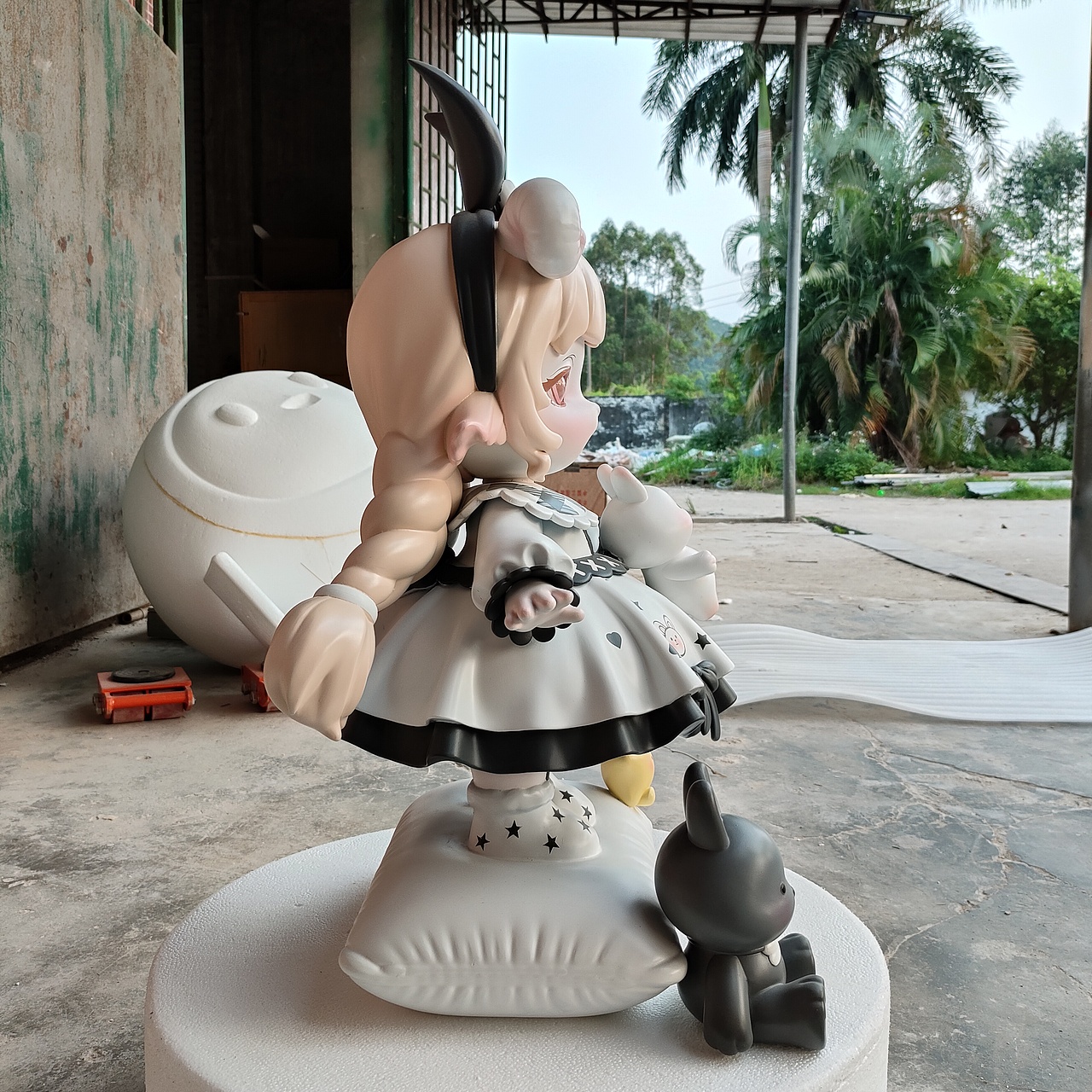 这么可爱的女娃潮玩公仔玻璃钢环保材质防腐耐晒