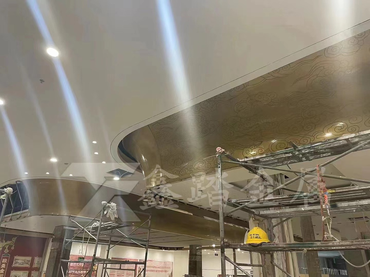 定制酒店商场售楼部天花异形吊顶 不锈钢曲面天花吊顶