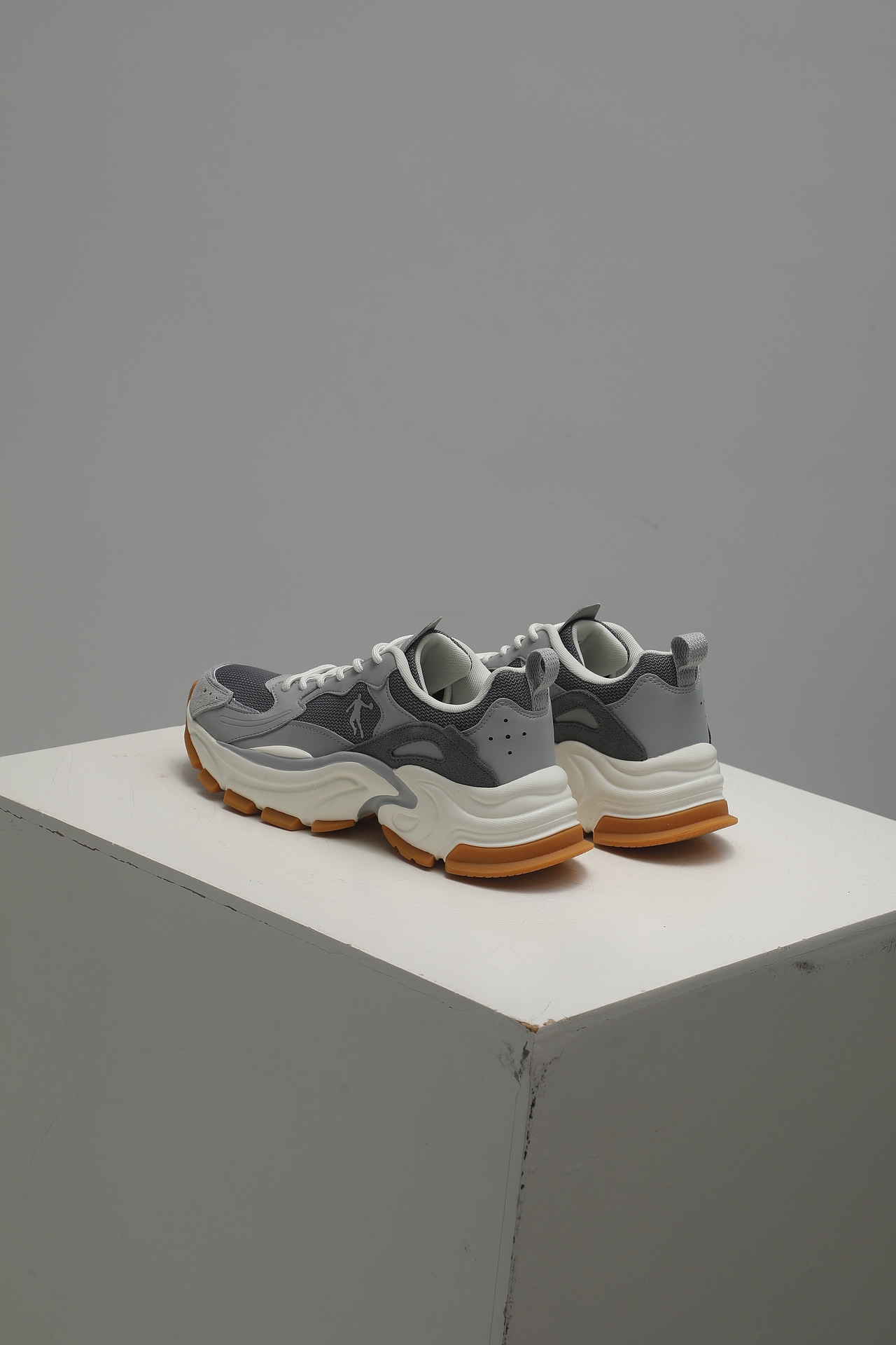 【修图】一组简单的棚拍鞋类修复