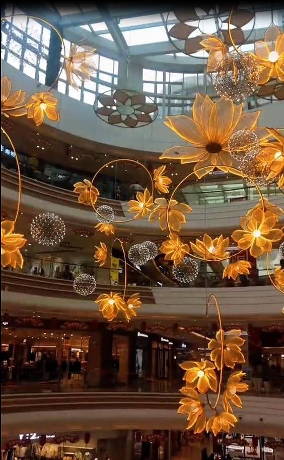 购物中心中庭改装美陈吊饰装置定制工厂铭星厂家专注厂（图ZMzA3NzM0MTM2） - 展陈设计 - 站酷设计师铭星灯光美陈工厂原创素材 - 站酷ZCOOL