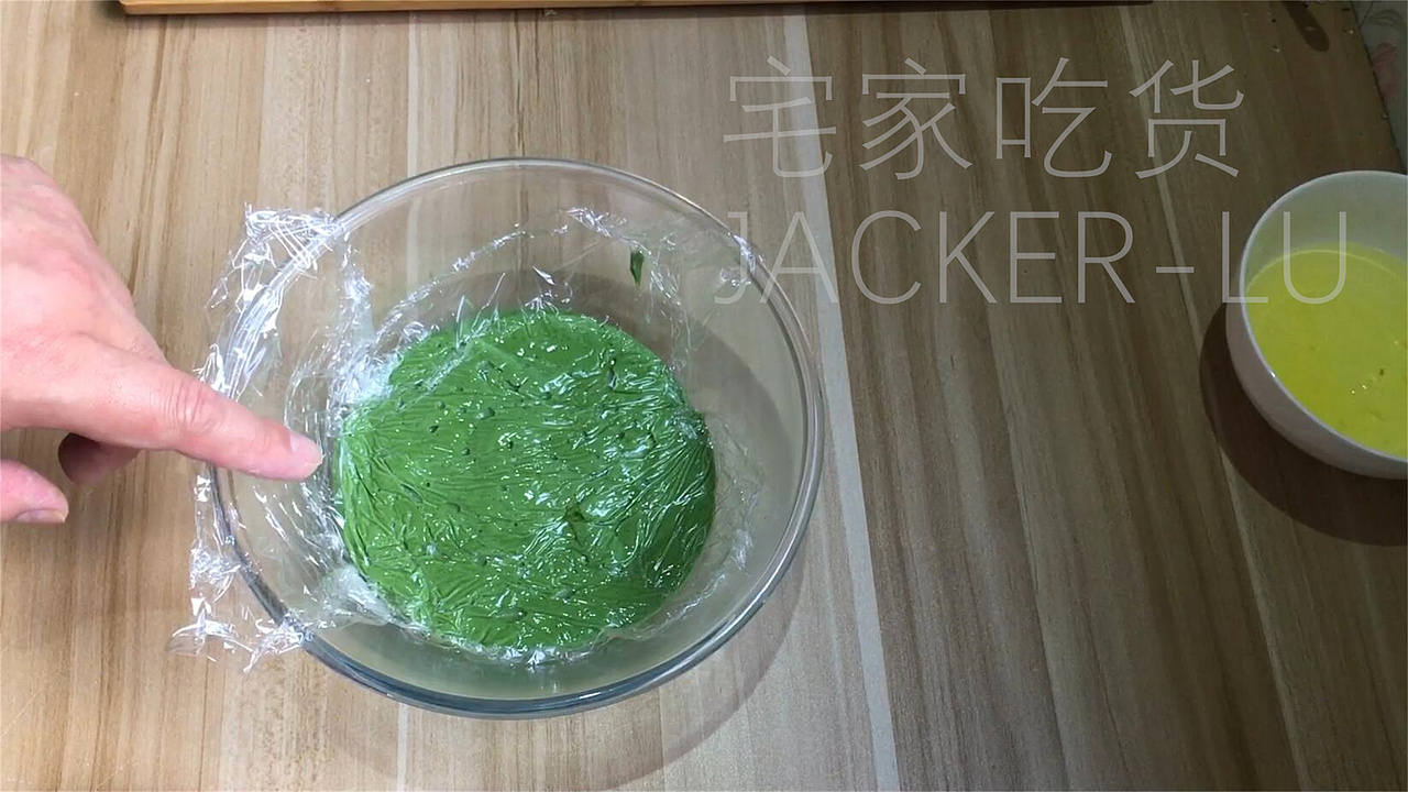 抹茶舒芙蕾,清幽与浓郁交相辉映,让人不禁心驰神往。
