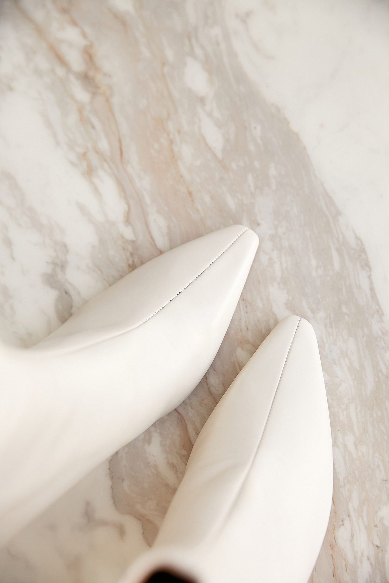 2色尖头短靴静物拍摄