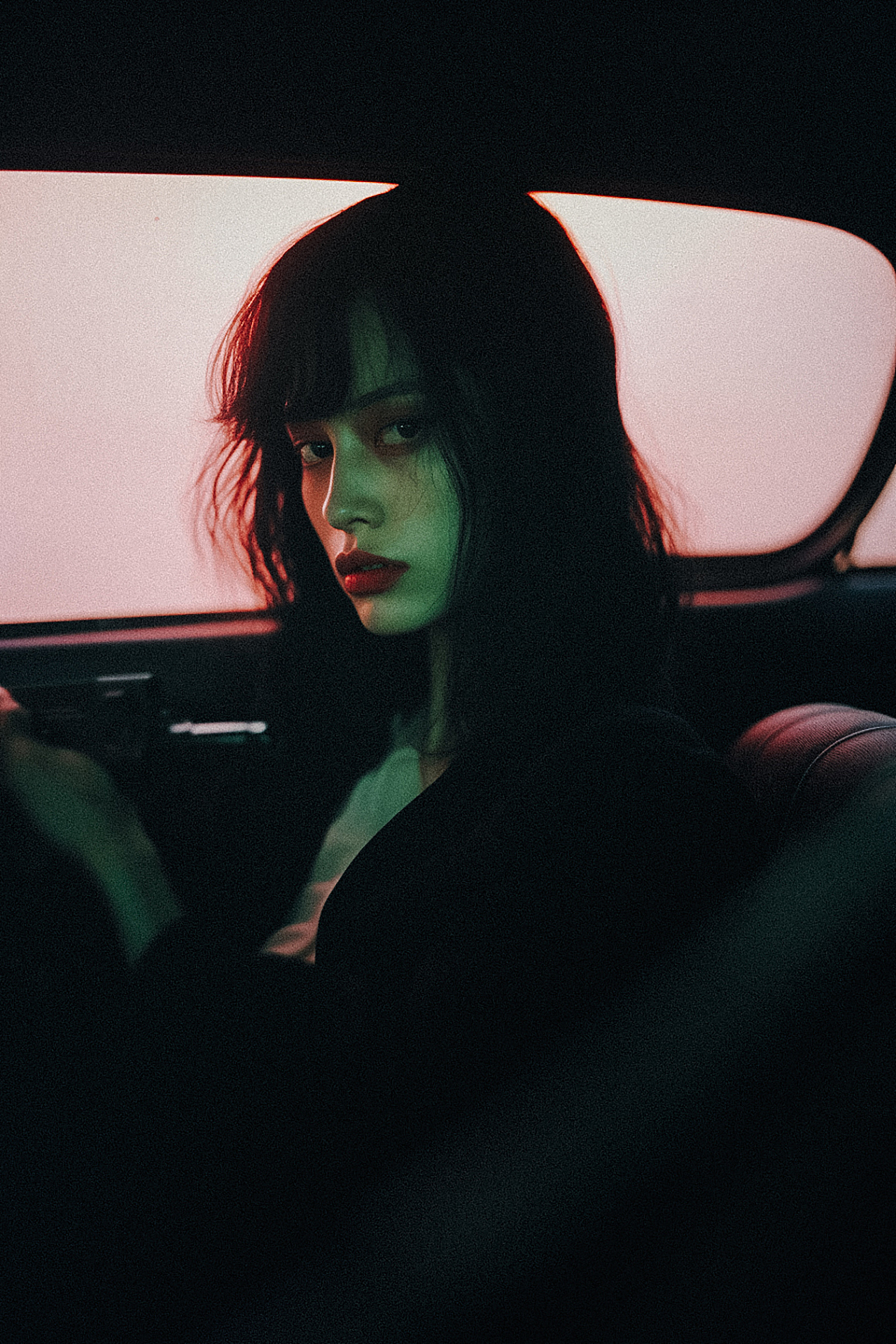 flowerpunk Female in car [Midjourney+Ps]（图ZMzU3NDk2MDM2） - AI作品 - 站酷设计师LoHoo吕灏原创素材 - 站酷ZCOOL