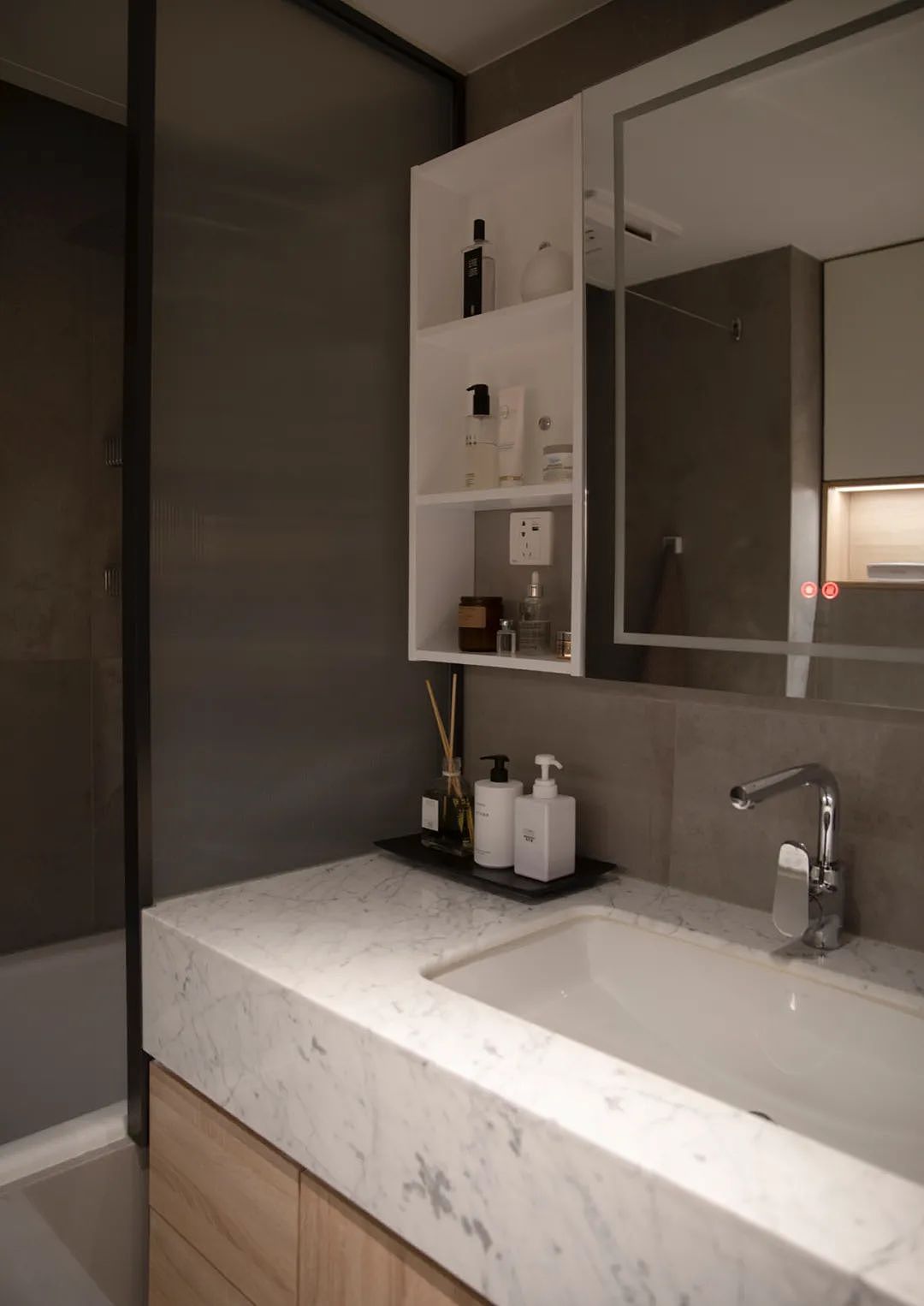 古典家具与现代风格交织的诗意栖居之所