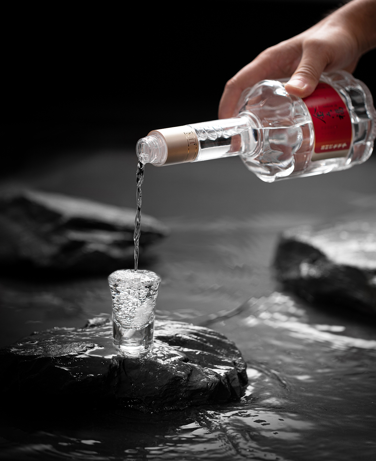 白酒拍摄-产品拍摄-金六福-新时代三星（图ZMzI2MDYwNTYw） - 产品摄影 - 站酷设计师叁羽映画原创素材 - 站酷ZCOOL