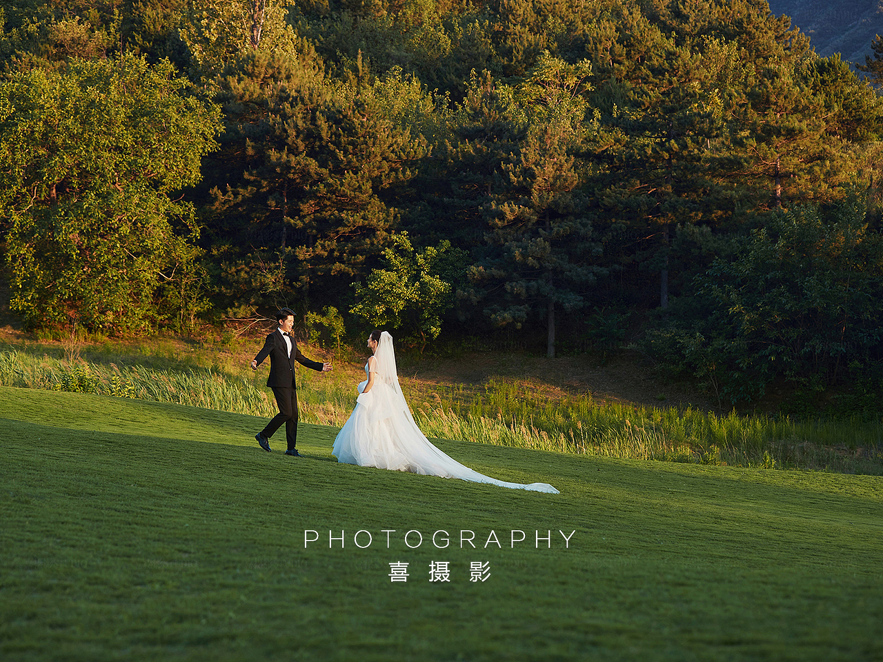 没失望！电影感森系草坪婚纱照，这样拍美翻了~（图ZMzE2NDI4NzA4） - 婚礼摄影 - 站酷设计师遇见YUJIAN原创素材 - 站酷ZCOOL