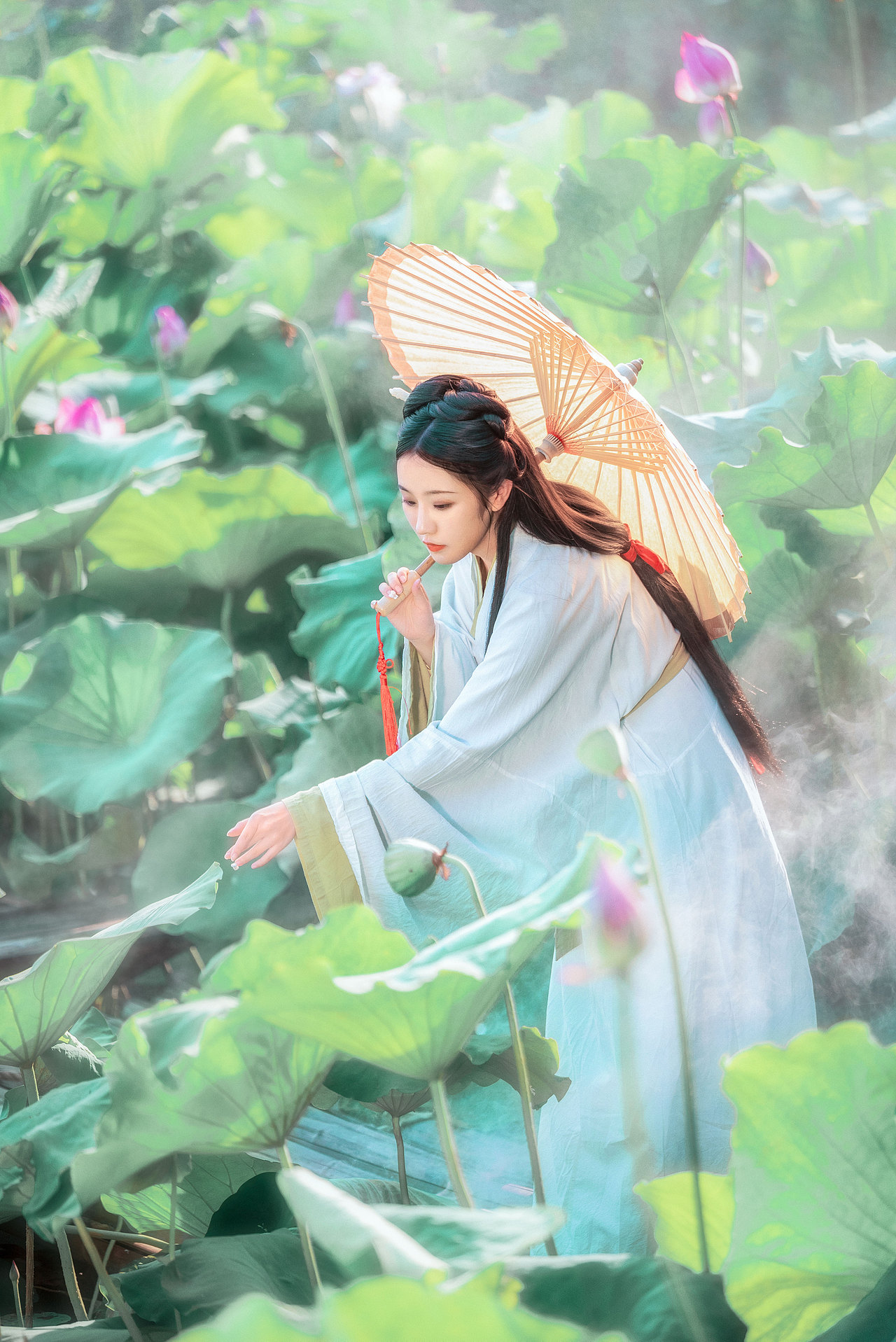 误入藕花深处（图ZMzE1MTM4MjA4） - 人像摄影 - 站酷设计师糊涂仙人LEO原创素材 - 站酷ZCOOL