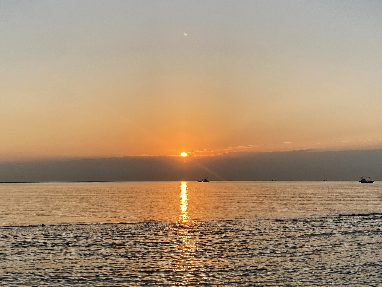 《日出》（圖ZMzUzMjgyMzky） - 風(fēng)光攝影 - 站酷設(shè)計師Liu大晨原創(chuàng)素材 - 站酷ZCOOL