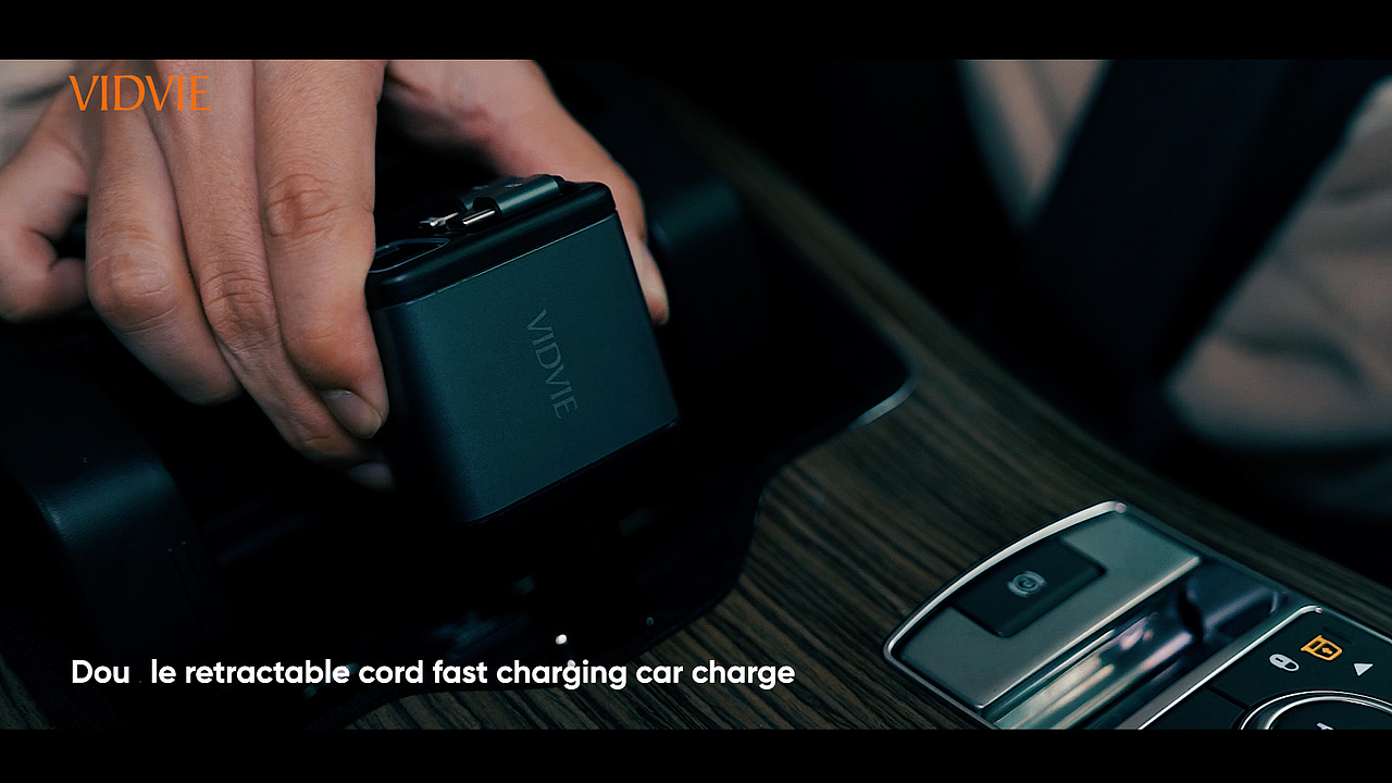 车载充电器插入充电口