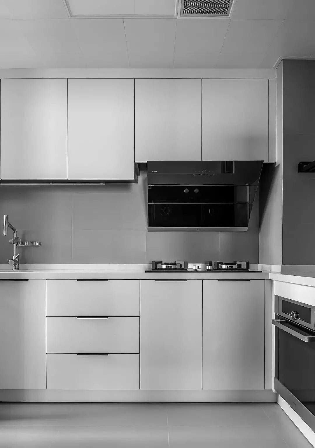 92㎡现代都市风格新房装修,客厅泛光源逼格满满!