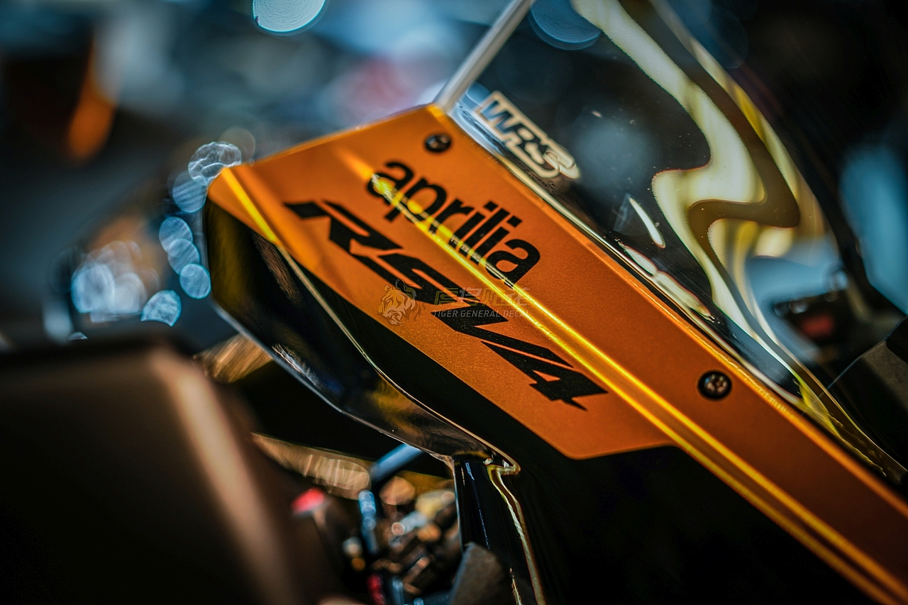 阿普利亚22款RSV4改黑金拉花涂装-3M彩绘改色膜