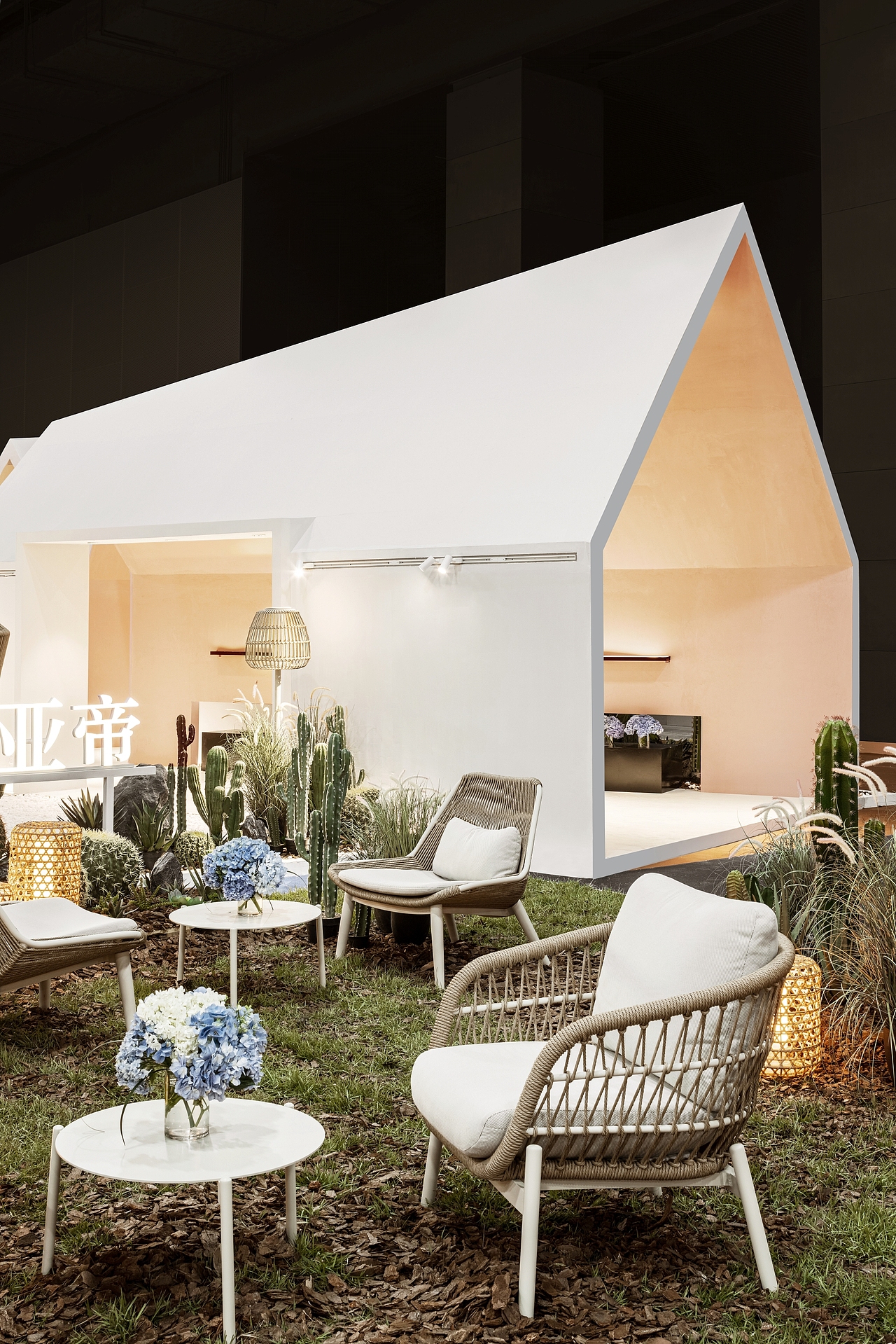 「亚帝之花」联名展览