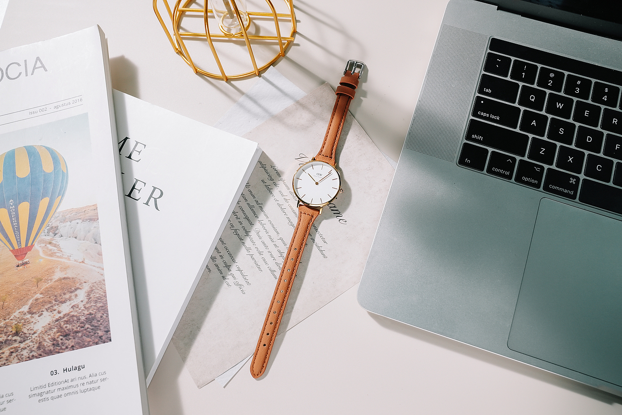 亚马逊 | 女性表带场景图视频 X HOLO（图ZMzMwODgxNDQ0） - 产品摄影 - 站酷设计师摄影师HOLO原创素材 - 站酷ZCOOL