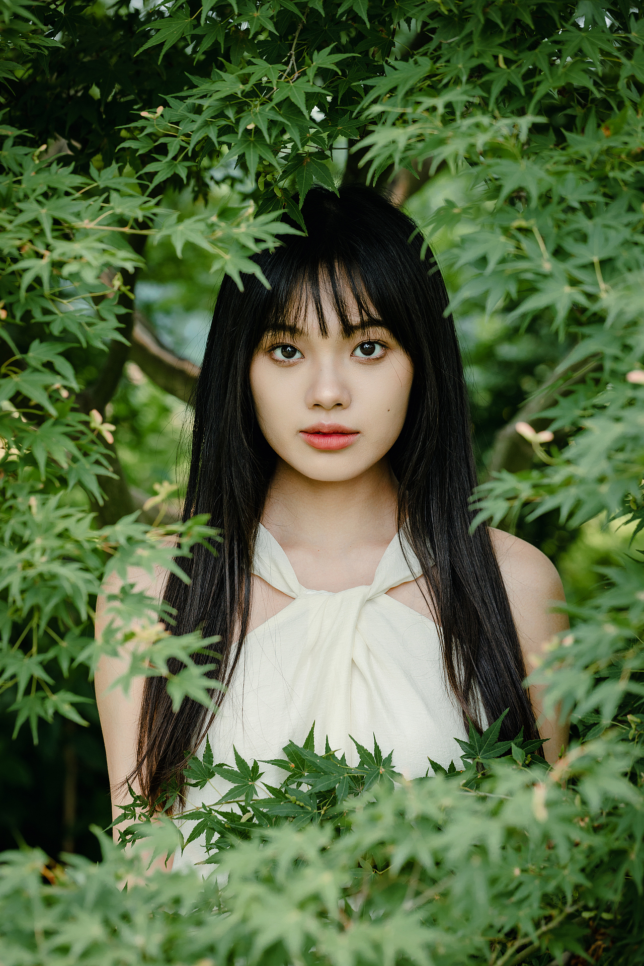 与一棵树的合影（图ZMzQwODg5ODc2） - 人像摄影 - 站酷设计师摄影师_暮辰原创素材 - 站酷ZCOOL