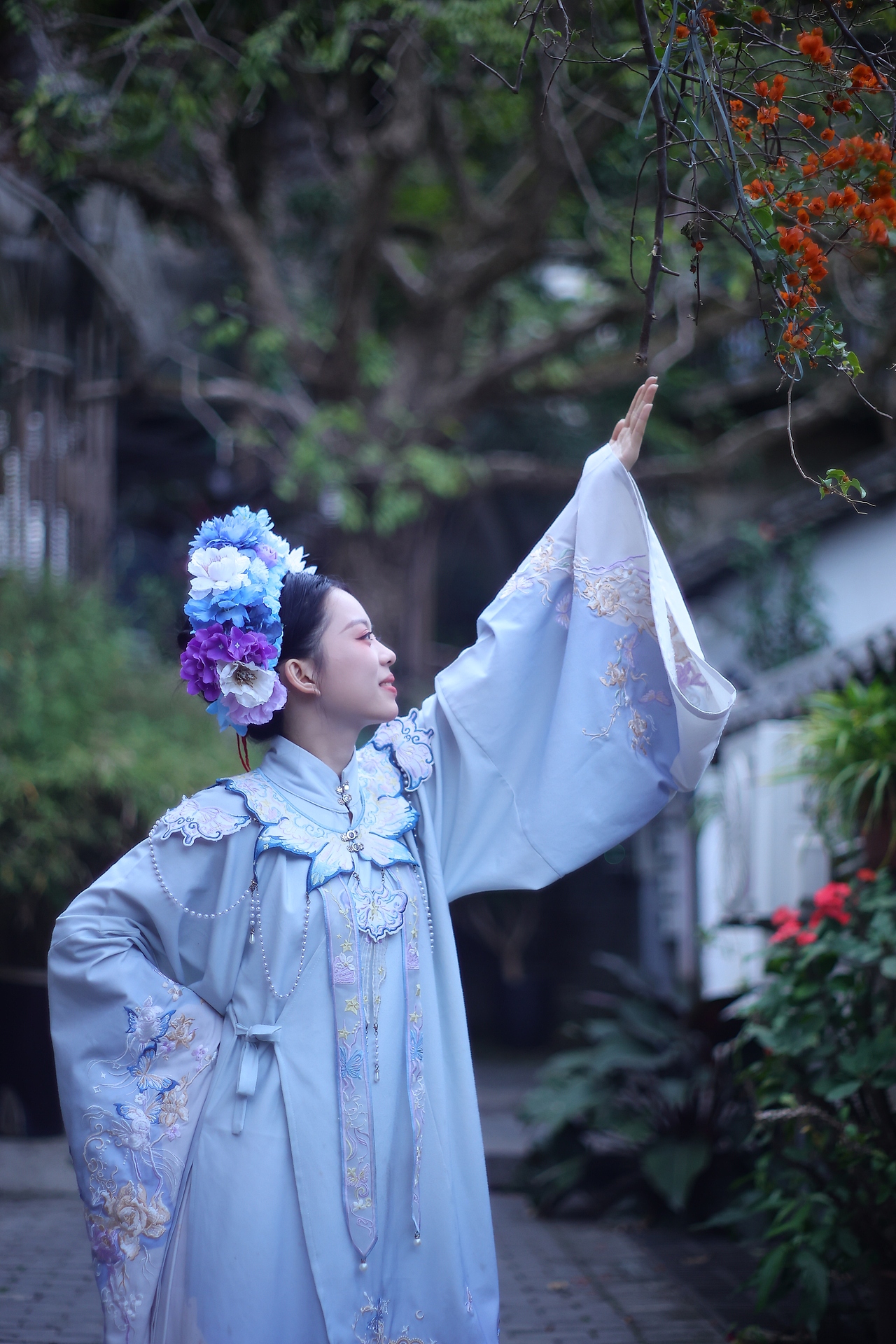 美好、吉祥和幸福的簪花姑娘