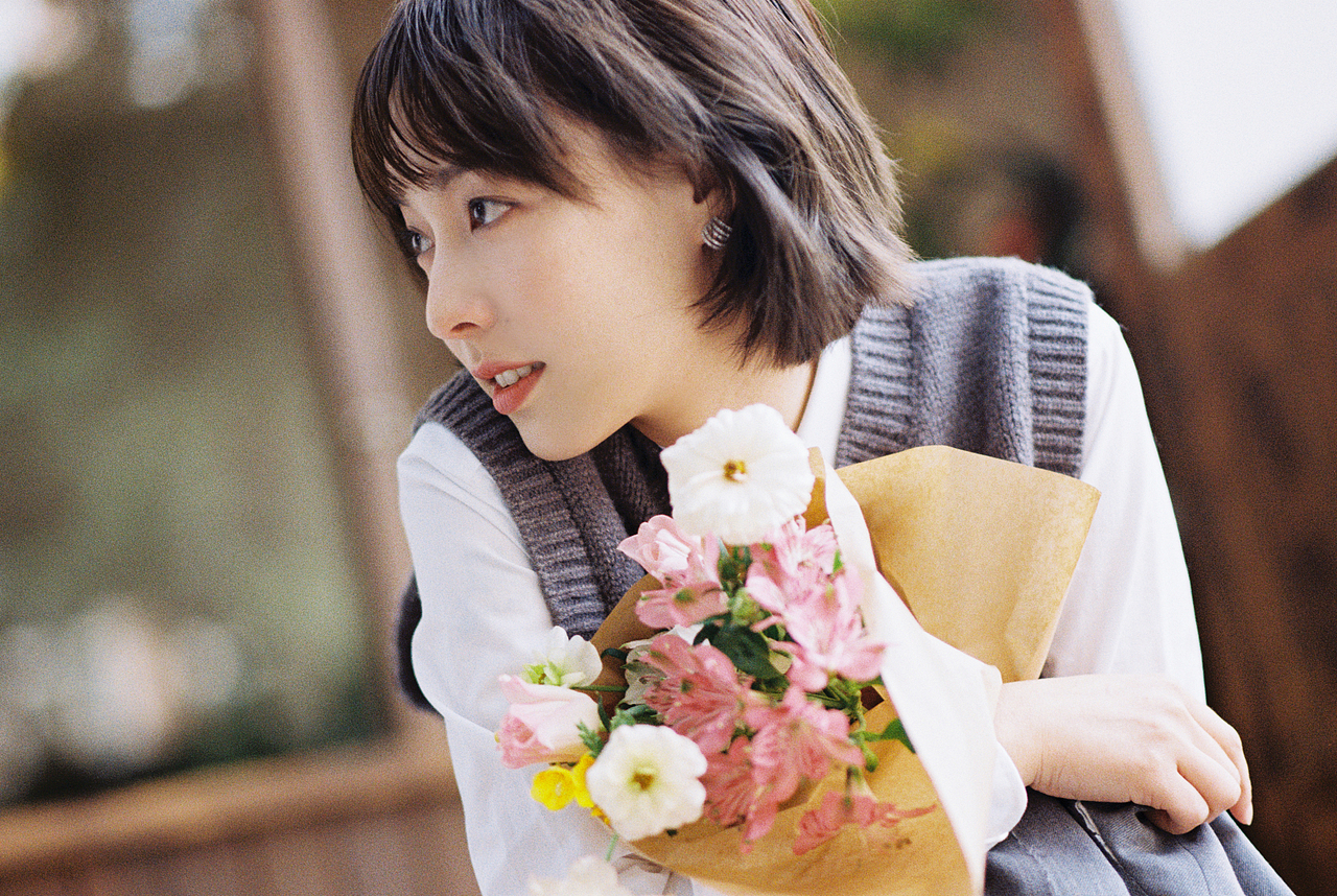 把春天打包进花束里（图ZMzM0Njc3MTcy） - 人像摄影 - 站酷设计师阿璞UP原创素材 - 站酷ZCOOL