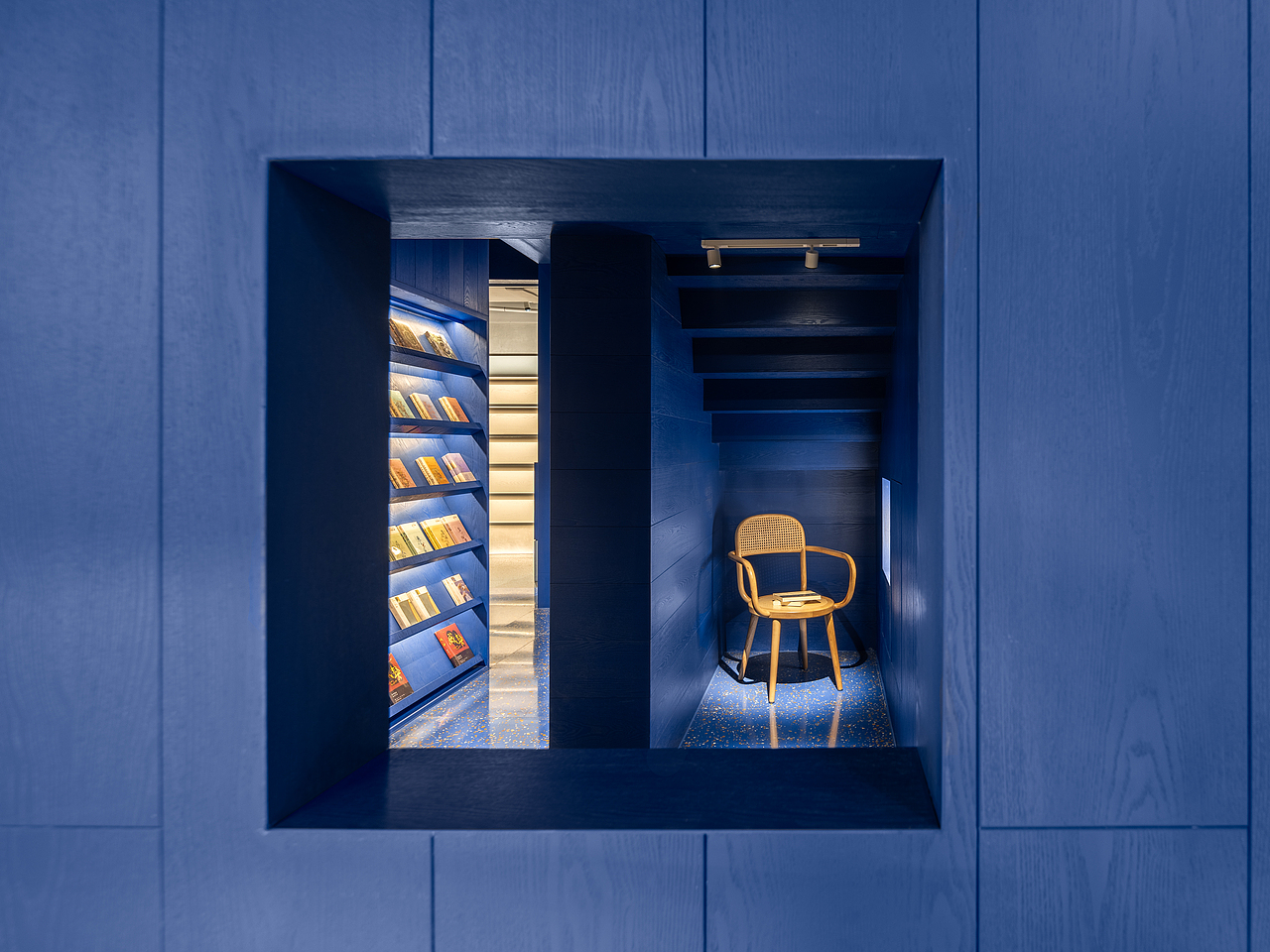 明月十六峰-上海绿瓦体育书店