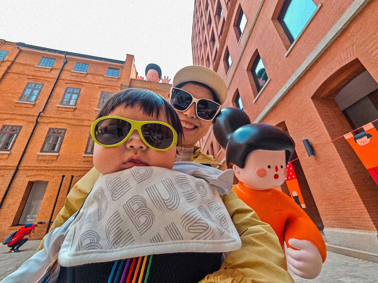 手机摄影 I 小米14Ultra I 外滩源下腰女孩（图ZMzY4MDcyNzQ4） - 人文/纪实摄影 - 站酷设计师高小尚摄影原创素材 - 站酷ZCOOL