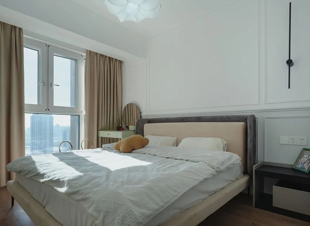 简约中又不失生活的浪漫,这间轻法式两室太好看了吧