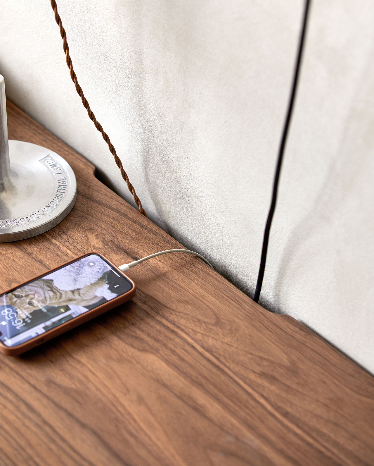 余光-伸缩电视柜