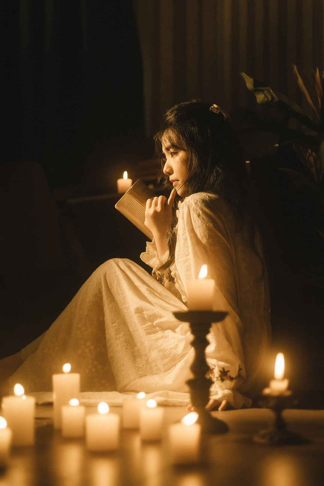 烛光少女复古人像写真