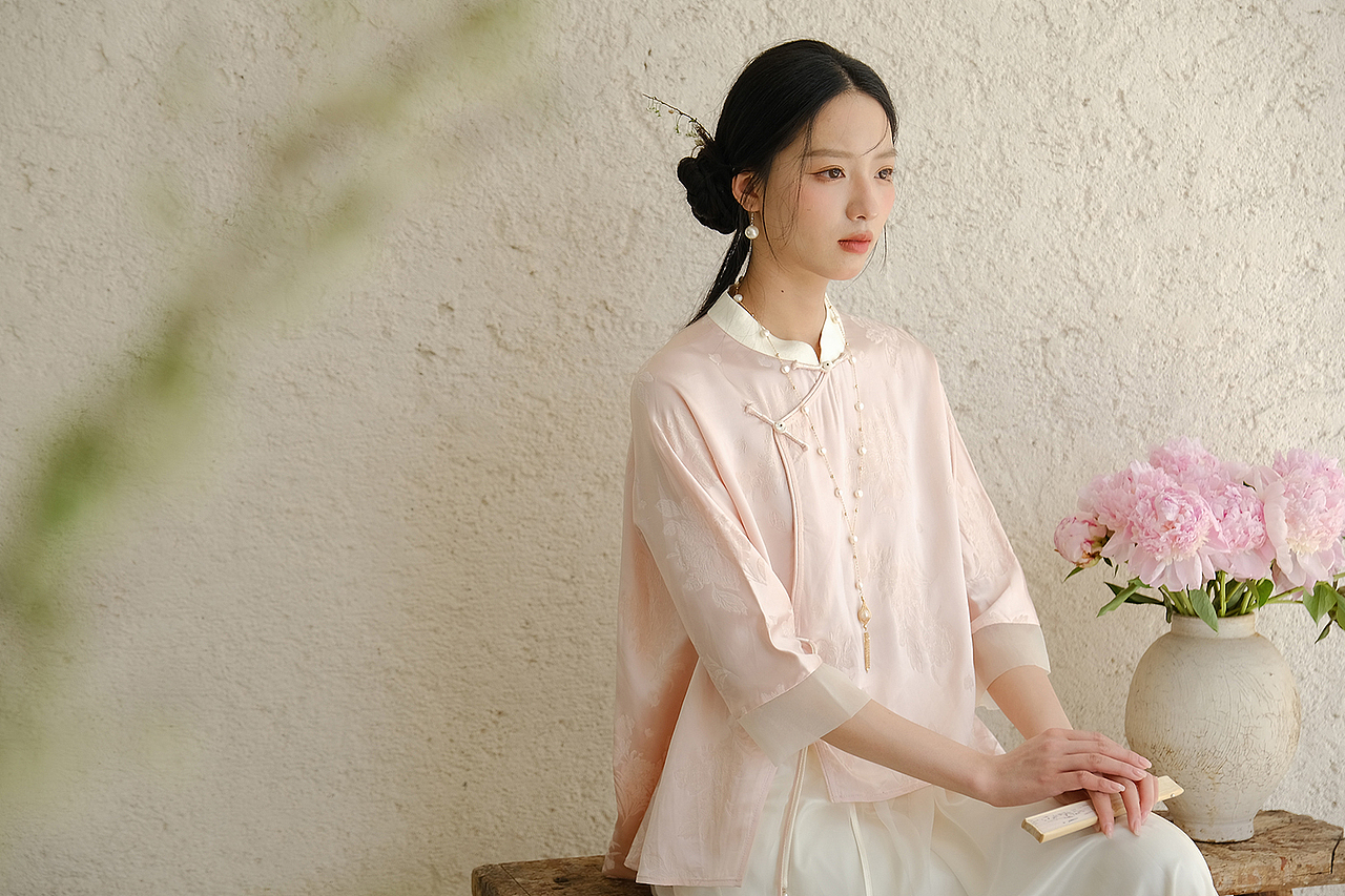 服装拍摄|山有色 2024夏季新中式服装拍摄（图ZMzY5ODc4NjY0） - 人像摄影 - 站酷设计师小黑Ray_原创素材 - 站酷ZCOOL