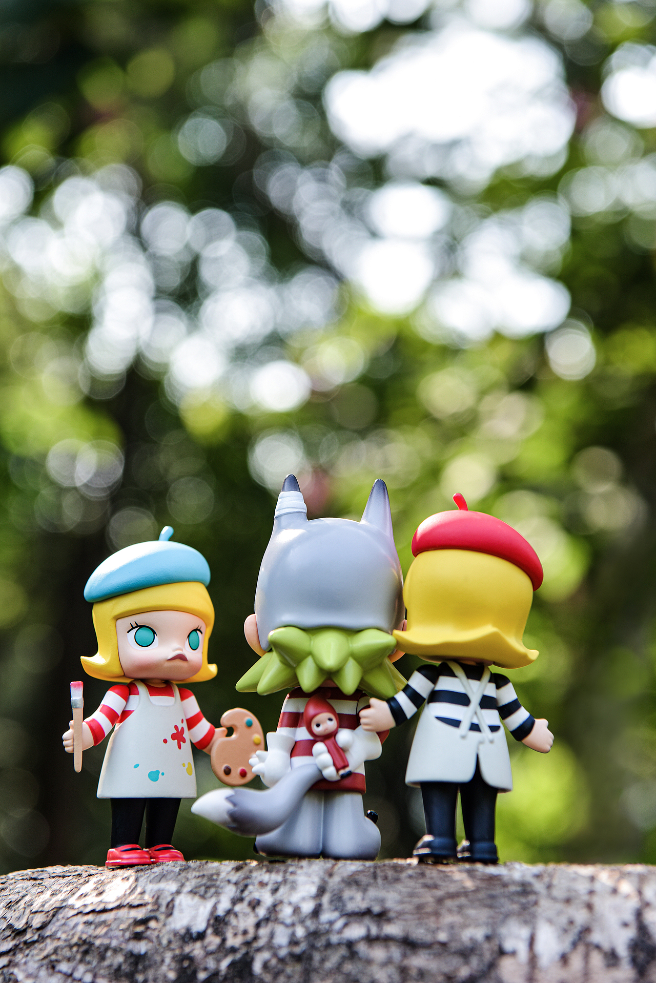 穿条纹T恤的小伙伴们