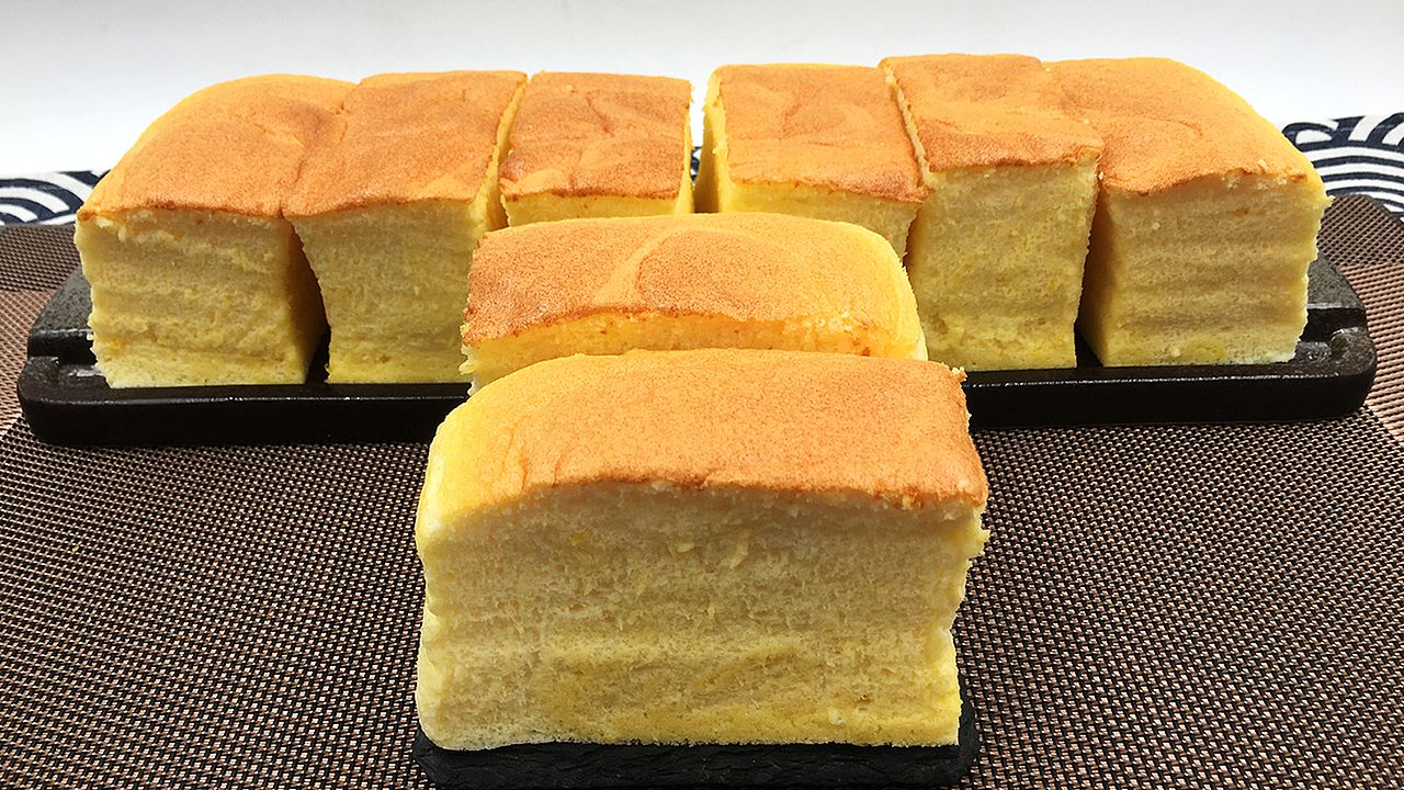 柠香酸奶古早蛋糕,超松软,抖动如柯基臀般可爱。