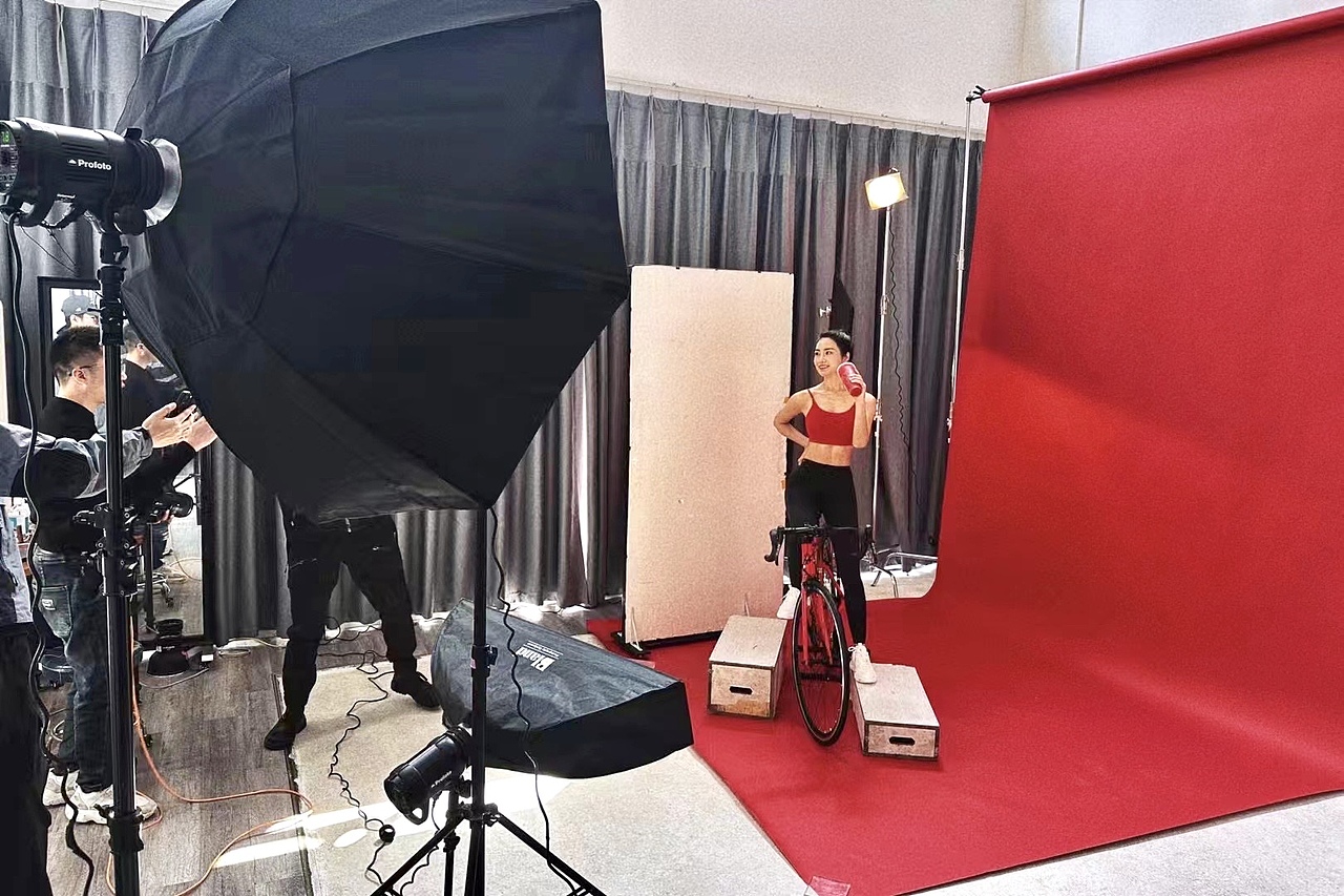 成都商业摄影/饮品广告（图ZMzY4MTk0NTMy） - 人像摄影 - 站酷设计师成都元创未来原创素材 - 站酷ZCOOL